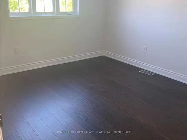 13 Dykstra DR, Barrie, ON L4N 0E2