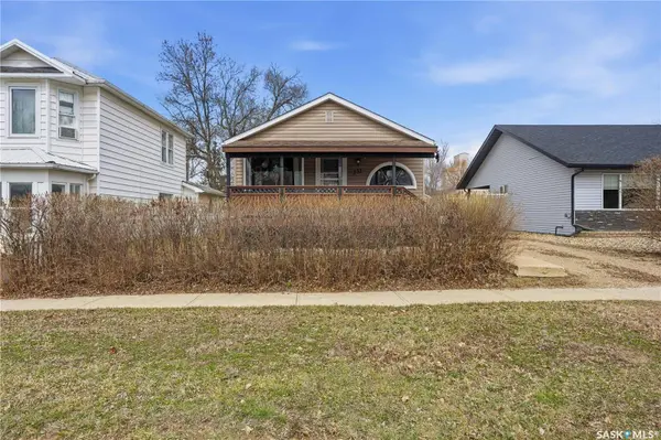 231 5th AVENUE W, Gravelbourg, SK S0H 1X0