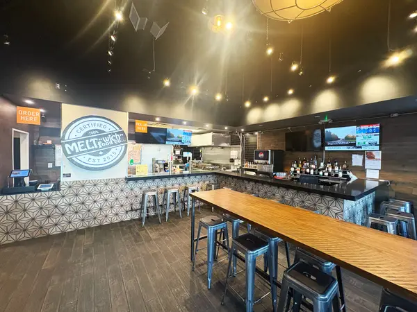 676 APPLEBY Line #E110, Burlington, ON L7L 6J9