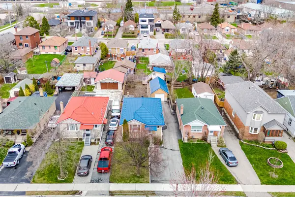 82 MacDonald ST, Toronto W06, ON M8V 1Y4