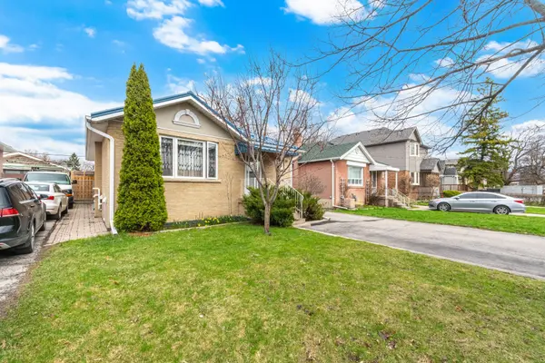 82 MacDonald ST, Toronto W06, ON M8V 1Y4