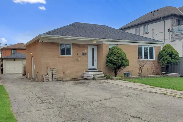 29 Jane Osler BLVD, Toronto W04, ON M6A 1W6