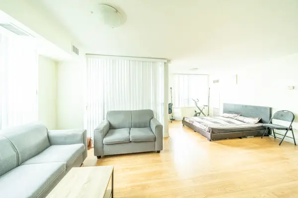 335 Rathburn RD W #711, Mississauga, ON L5B 0C8