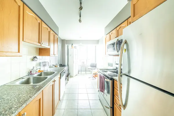 335 Rathburn RD W #711, Mississauga, ON L5B 0C8