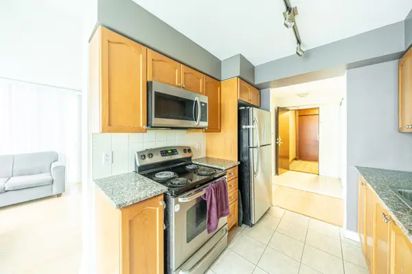 335 Rathburn RD W #711, Mississauga, ON L5B 0C8