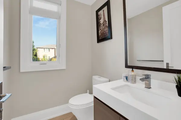 1196 Strathy AVE, Mississauga, ON L5E 2K6