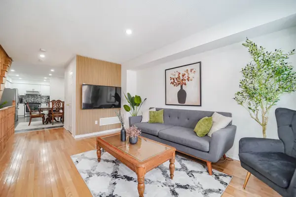 10 Ted Wray CIR, Toronto W05, ON M3L 0G7