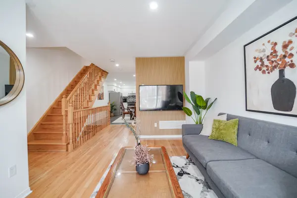 10 Ted Wray CIR, Toronto W05, ON M3L 0G7