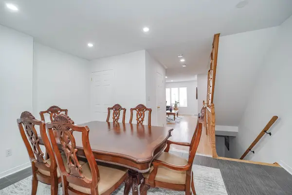 10 Ted Wray CIR, Toronto W05, ON M3L 0G7