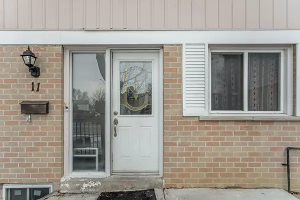 11 Juliette SQ, Brampton, ON L6S 2M6