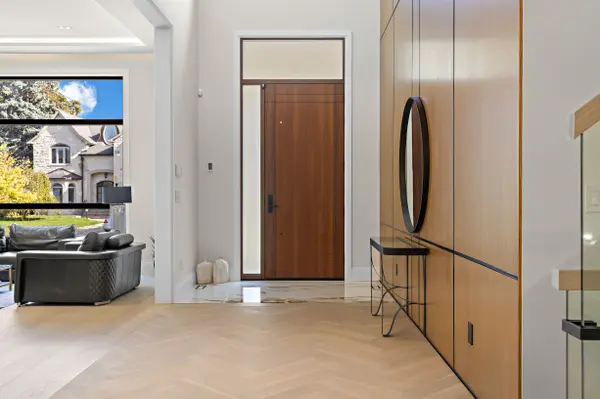 122 Ashbourne DR, Toronto W08, ON M9B 4H8