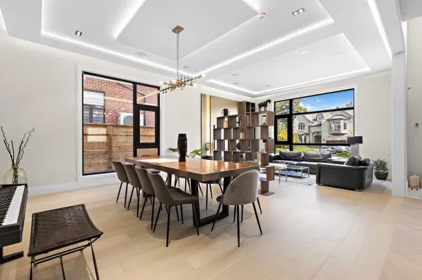 122 Ashbourne DR, Toronto W08, ON M9B 4H8