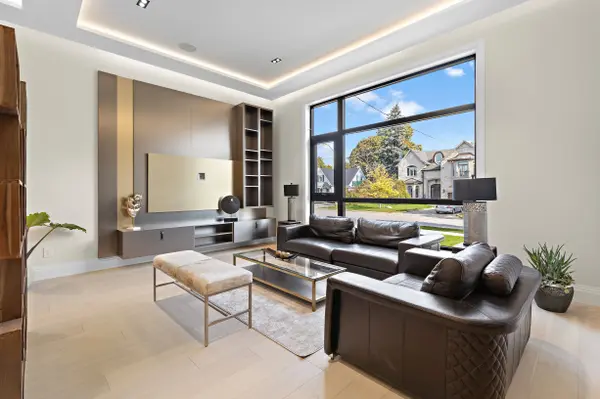 122 Ashbourne DR, Toronto W08, ON M9B 4H8