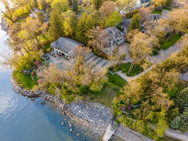 100 Appleby PL, Burlington, ON L7L 2X1