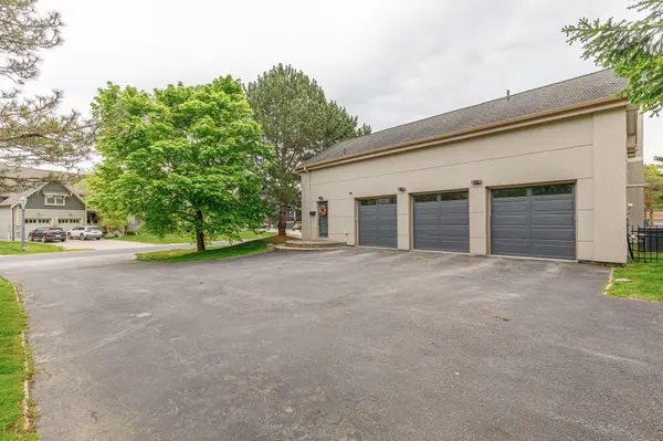 160 Grand Cypress LN, Blue Mountains, ON L9Y 0K8