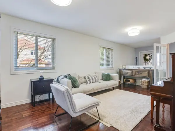 631 Doon South DR, Kitchener, ON N2P 2X5