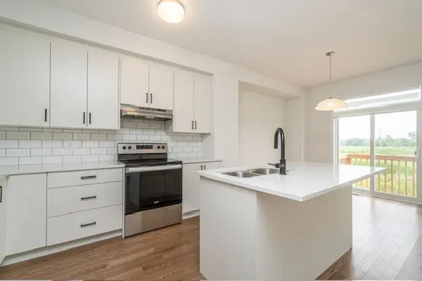 130 Main Halyard LN, Fallowfield Rd South Of Ottawa, ON K2J 7B6