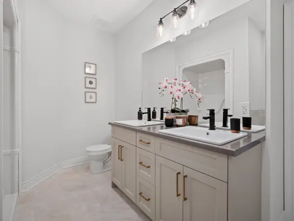 512 Royal Ridge DR, Fort Erie, ON L0S 1N0