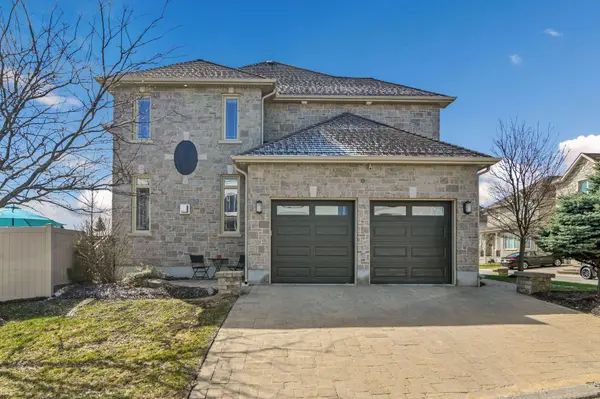 131 Issam Private, Hunt Club - South Keys And Area, ON K1T 4B6