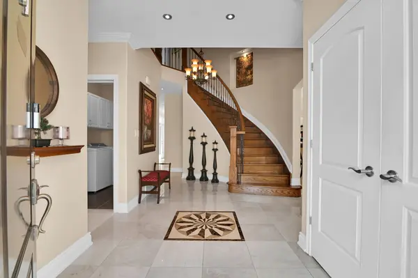 131 Issam Private, Hunt Club - South Keys And Area, ON K1T 4B6