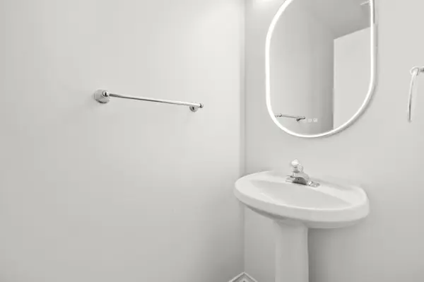 9 Flowertree CRES, Kanata, ON K2M 2R6