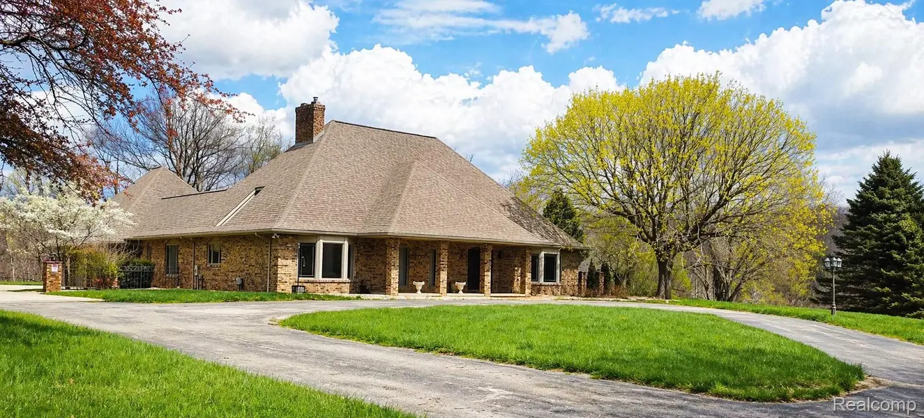 9505 E Atherton RD, Davison Township, MI 48423