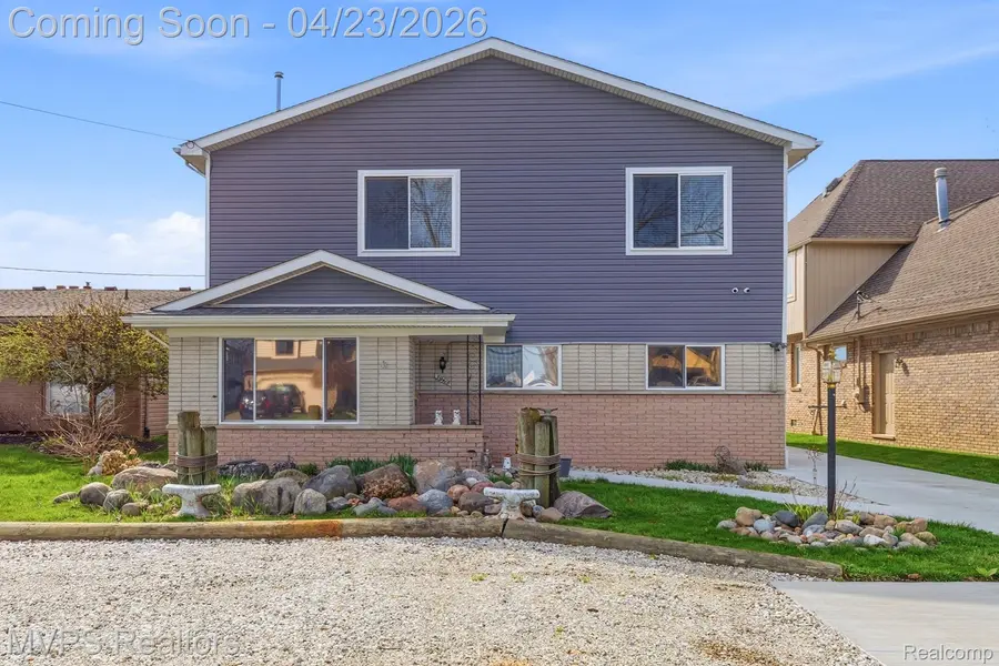 39415 E Archer DR, Harrison Charter Township, MI 48045