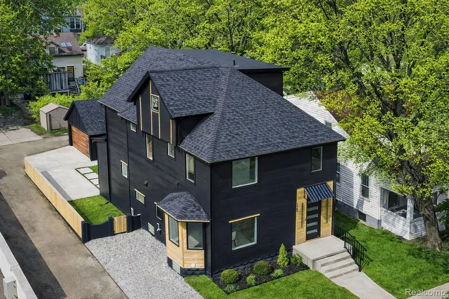 125 N Washington AVE, Royal Oak, MI 48067