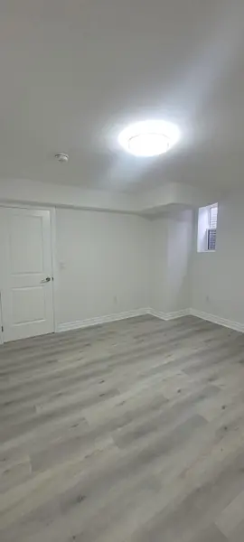 32 Auckland DR E #BSMT, Whitby, ON L1P 0G6