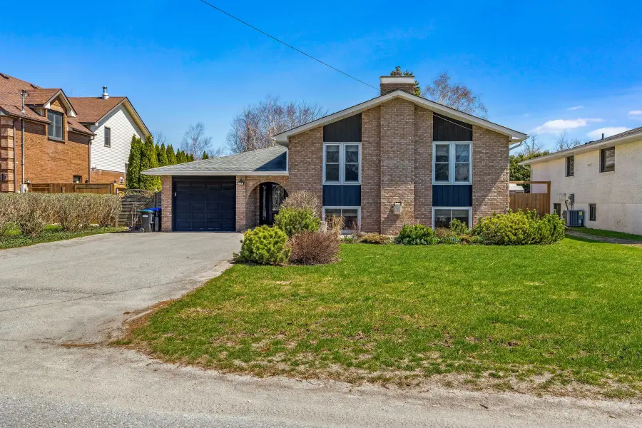 53 Alice ST, Collingwood, ON L9Y 4E9