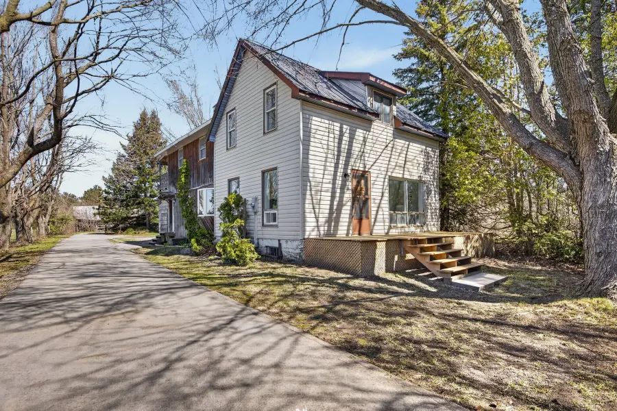 261 Portage RD, Kawartha Lakes, ON K0M 1B0
