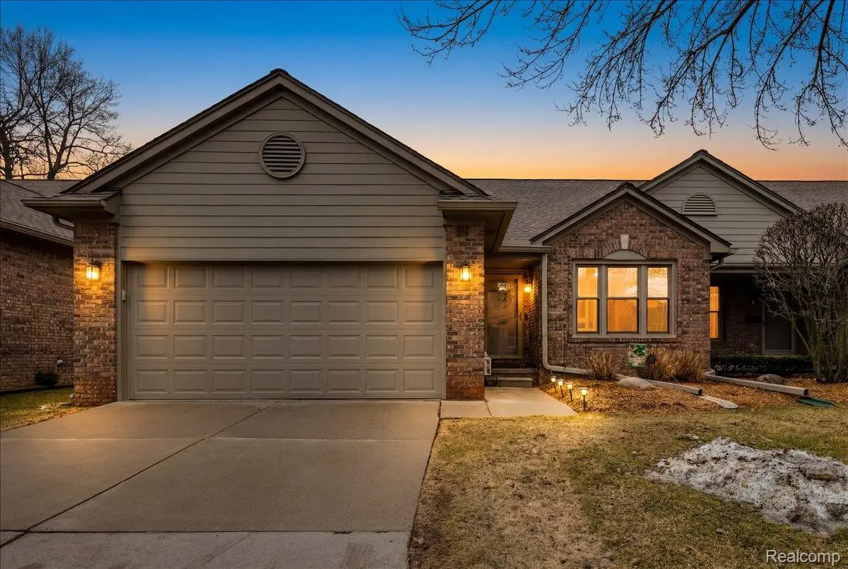 4462 Glenoaks CT, Warren, MI 48092