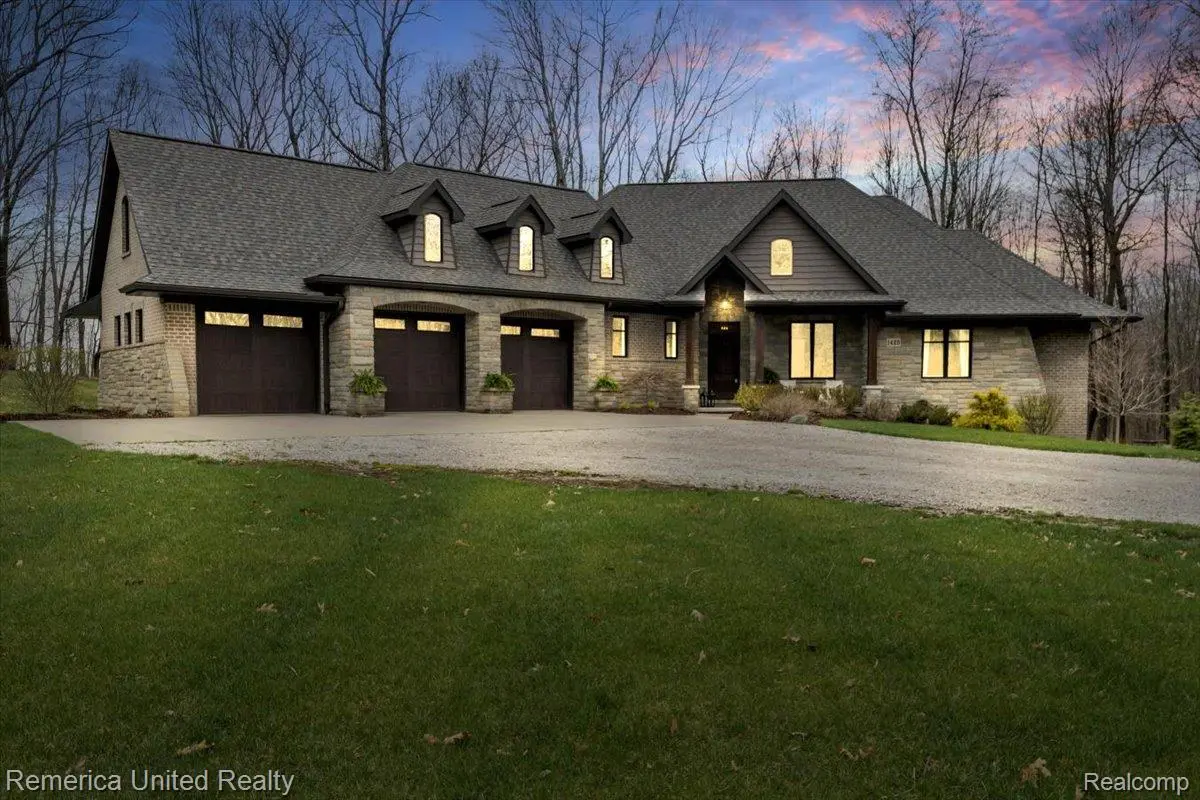 1425 Wind Valley LN, Highland Charter Township, MI 48442