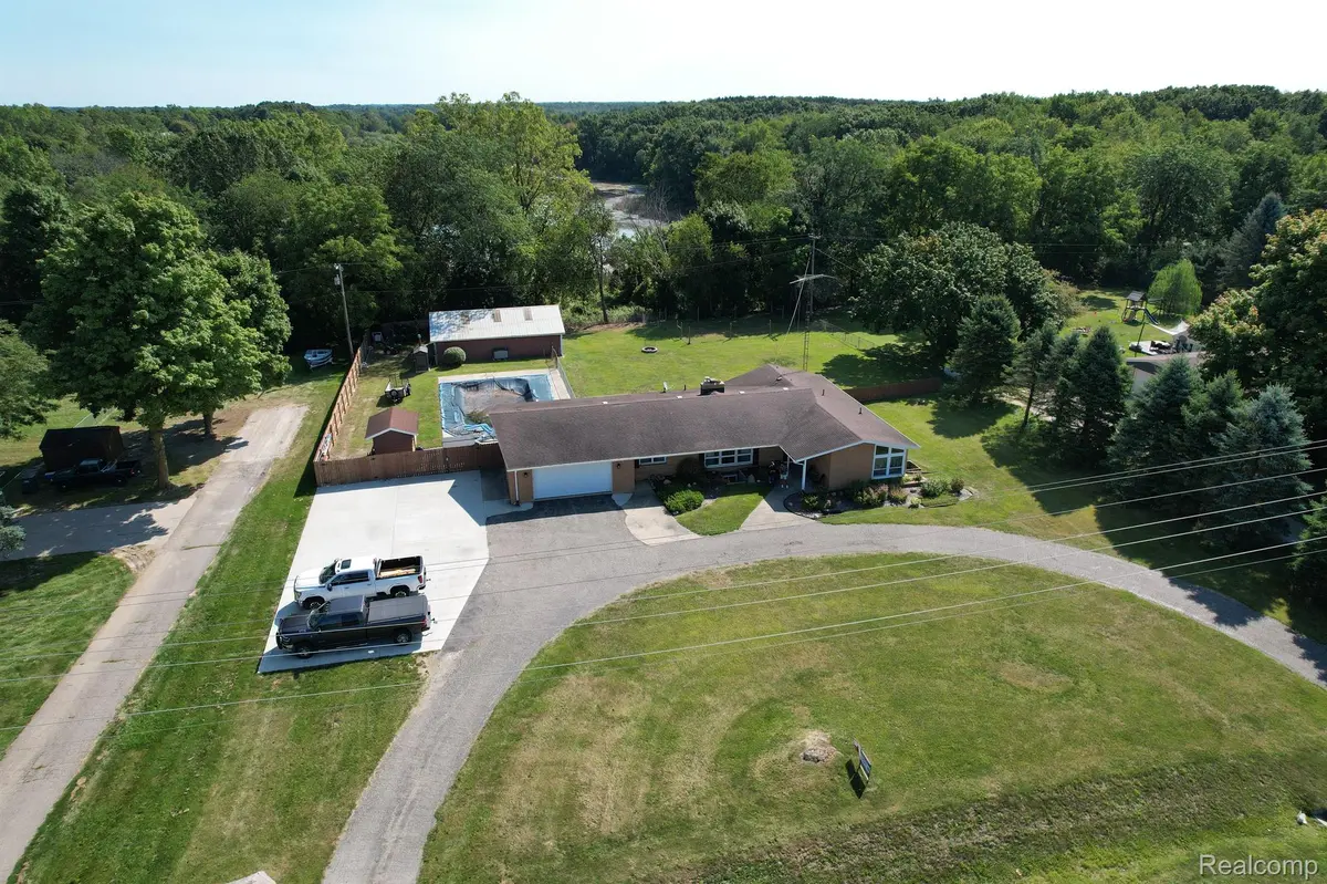 2065 S LAPEER RD, Lapeer Township, MI 48446