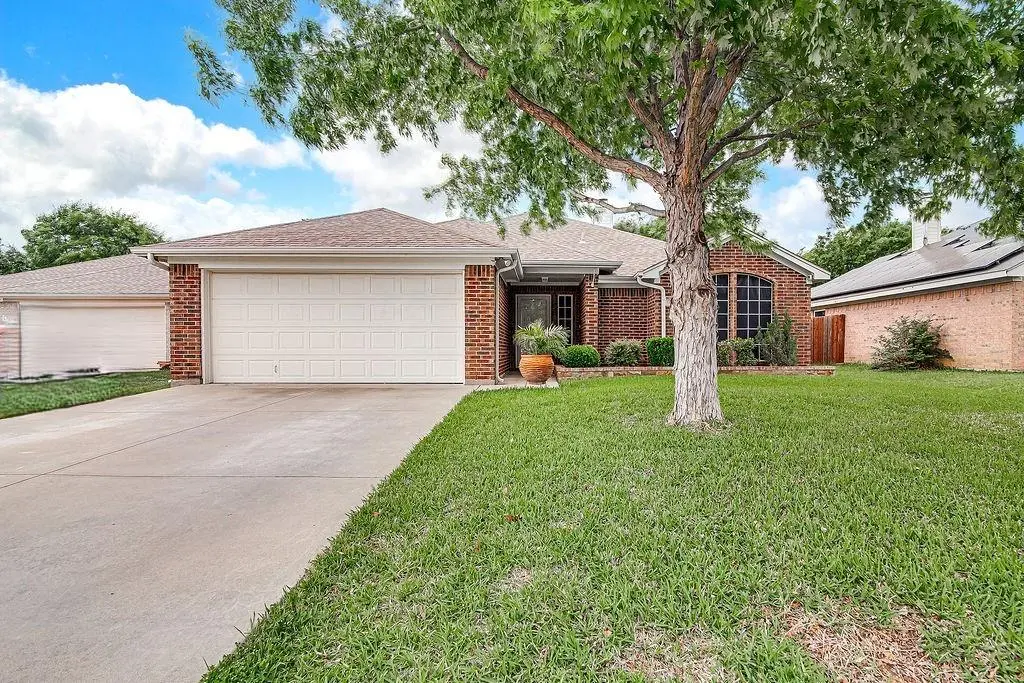 729 Tanglewood, Burleson, TX 76028