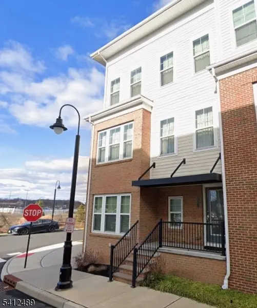 2 Bond St, North Brunswick Twp., NJ 08902