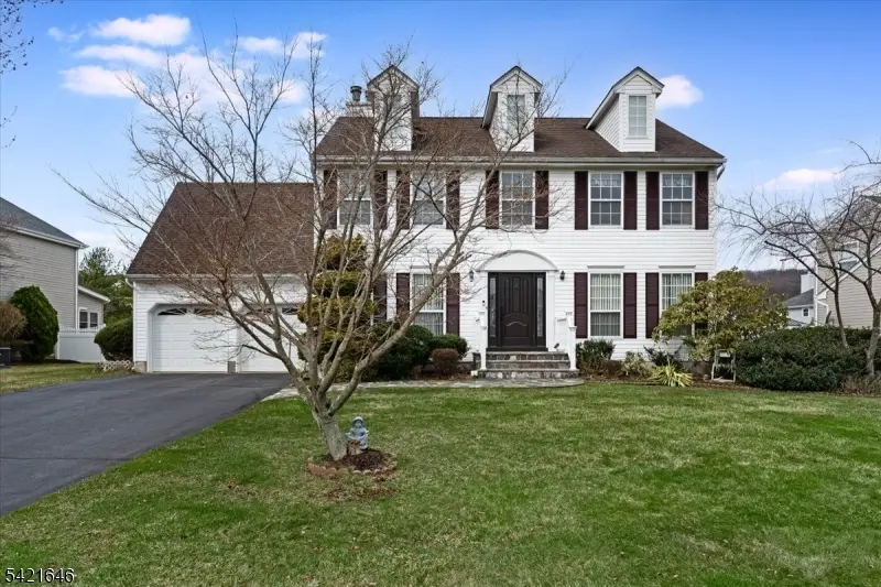 15 Crossing Dr, Mount Olive Twp., NJ 07836