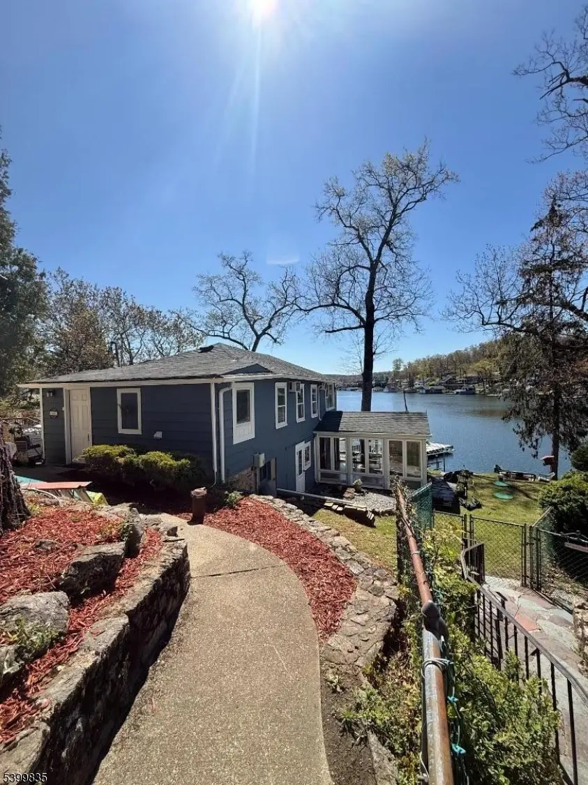 78 Ithanell Rd, Hopatcong Boro, NJ 07843