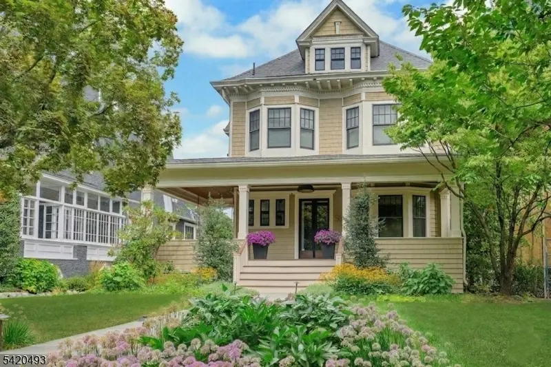 59 Hobart Ave, Summit City, NJ 07901