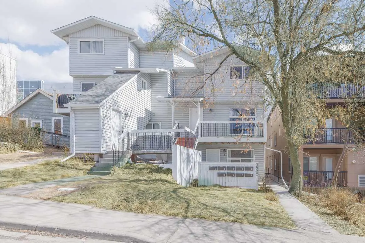 3820 Parkhill PL SW #2, Calgary, AB T2S 2W7