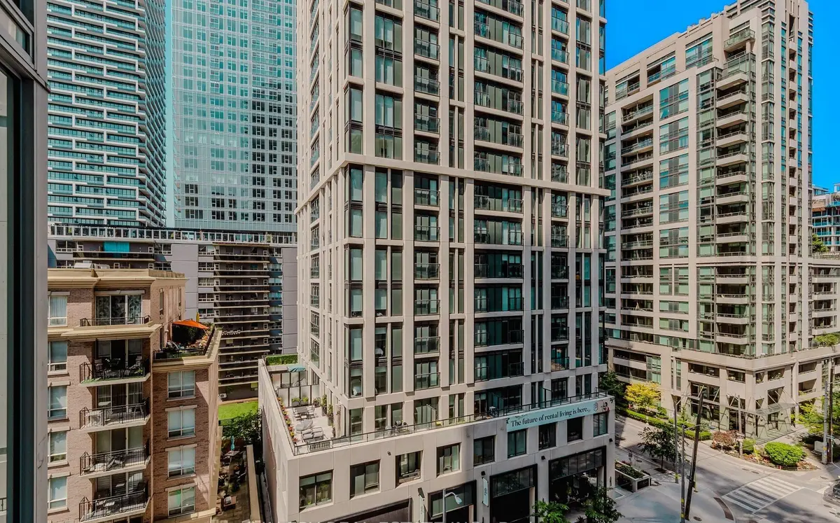 195 Redpath AVE #2410, Toronto C10, ON M4P 0E4