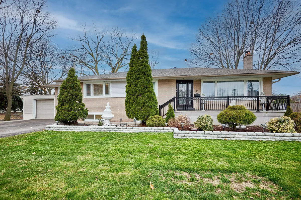 43 Meadowacres DR #Bsmt, Toronto E05, ON M1T 1B3