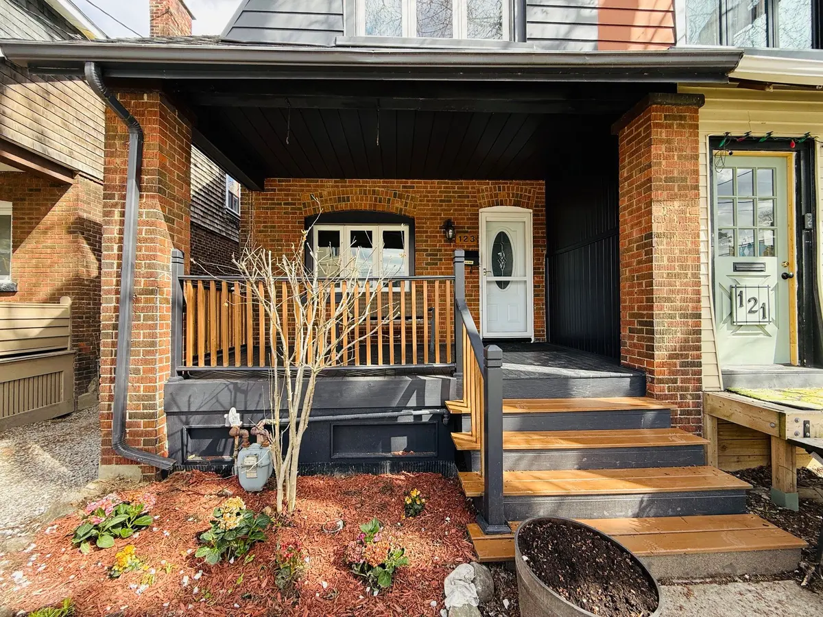 123 Kingston RD #Main & 2nd, Toronto E02, ON M4L 1T2