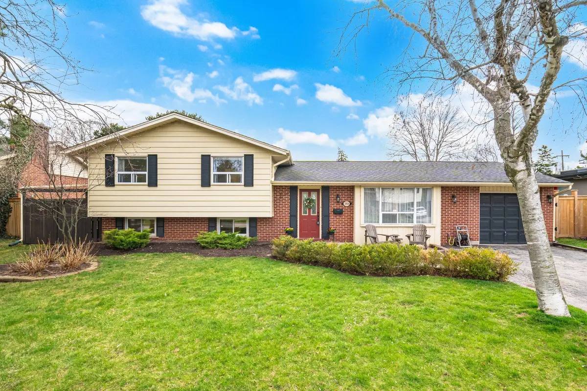 188 White Pines DR, Burlington, ON L7L 4E4