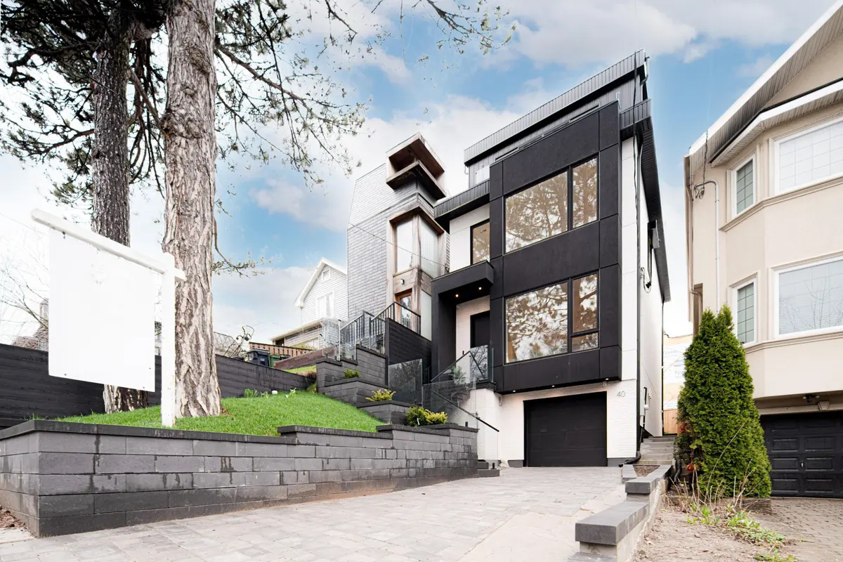 40 Morningside AVE, Toronto W01, ON M6S 1C4
