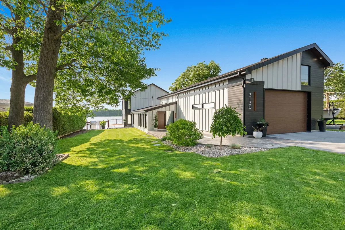 2120 Du Chateau AVE, Clarence-rockland, ON K4K 1J3