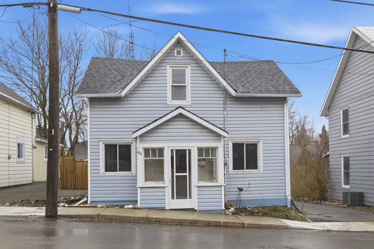 88 Charles ST, Carleton Place, ON K7C 2Y3