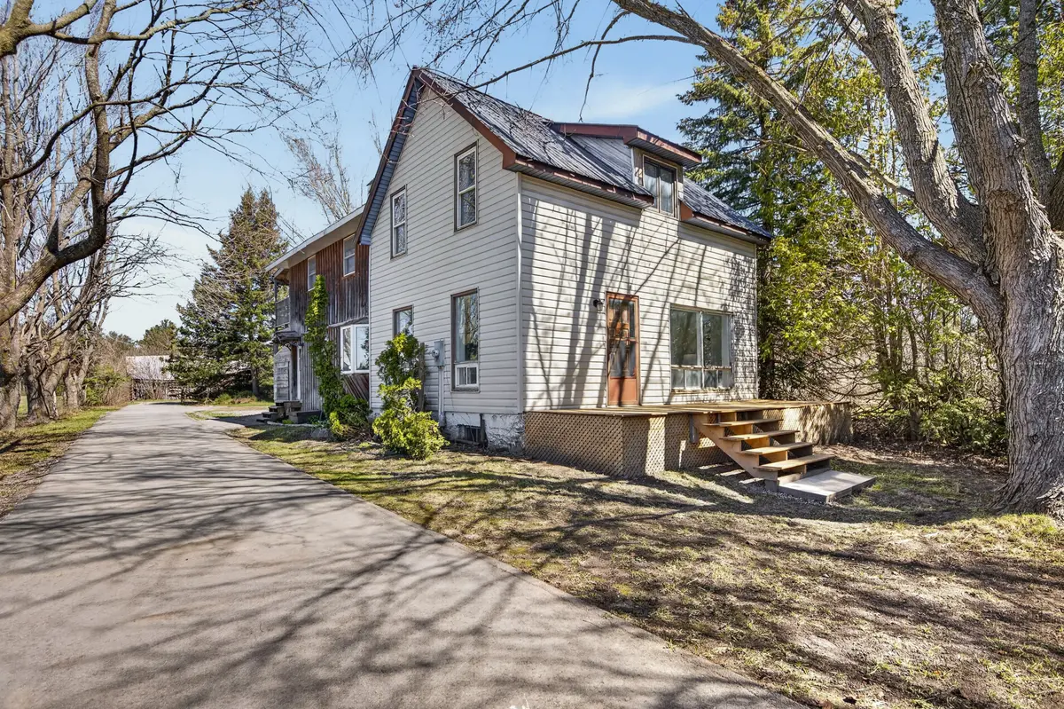 261 Portage RD, Kawartha Lakes, ON K0M 1B0