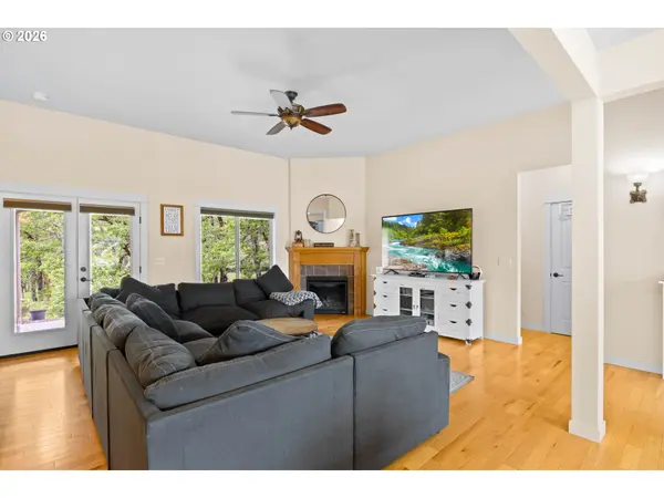 725 SLAZENGER CT, Sutherlin, OR 97479