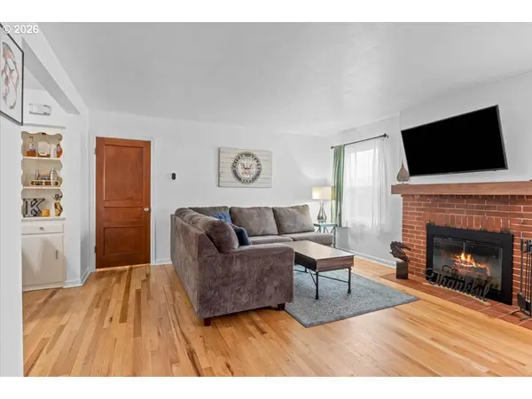 904 WAVERLY DR, Albany, OR 97322